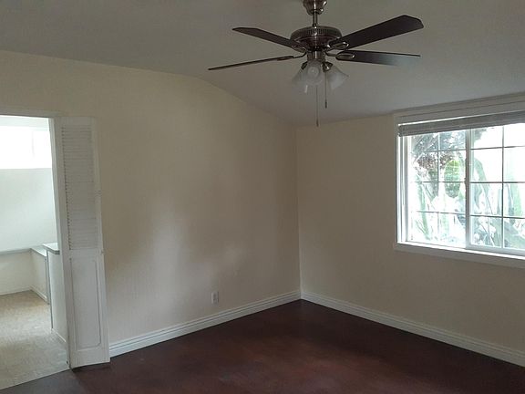 4th image of 12232 Oxnard St