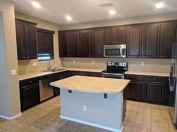 3rd image of 643 S Buena Vista Ave