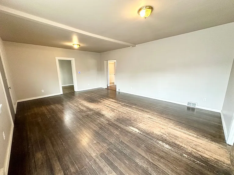 303 N 1st St — Photo 5