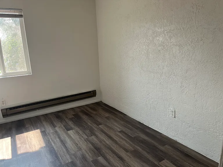 Updated 2 Bedroom Town Home Apt. in the Sawmill District — Photo 22