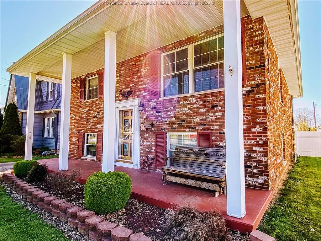 1803 Jefferson Blvd photo 1