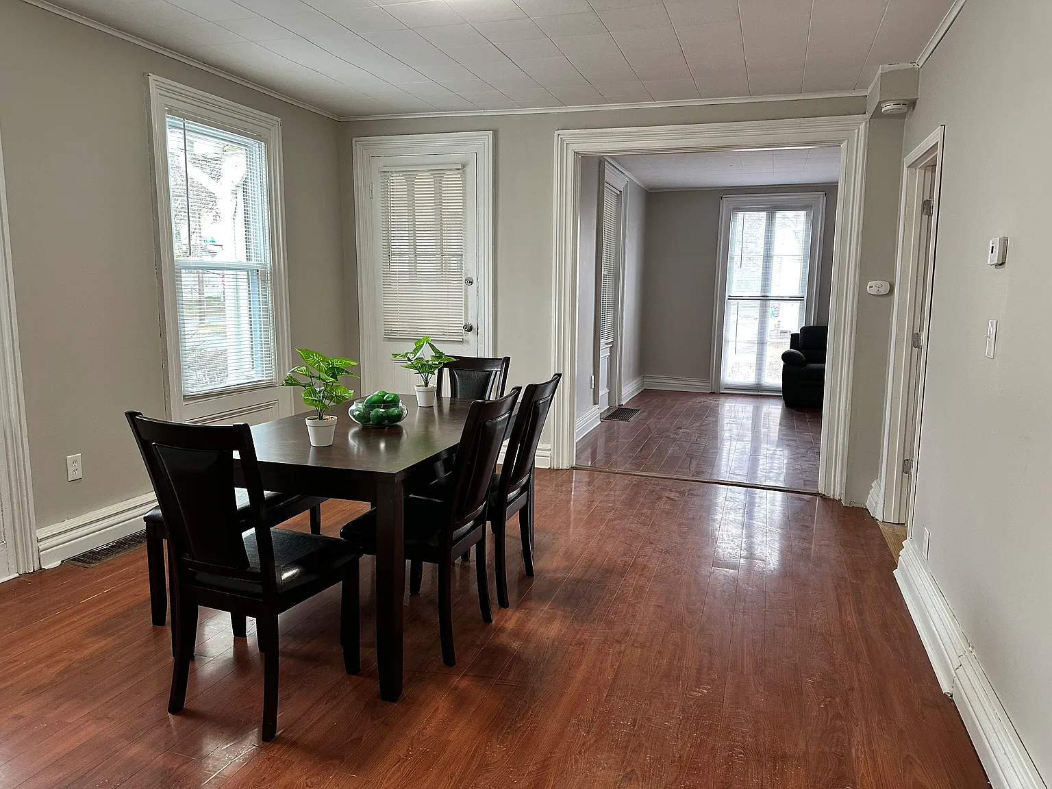 6 bed, 2920 sqft, $4,950 — Photo 4