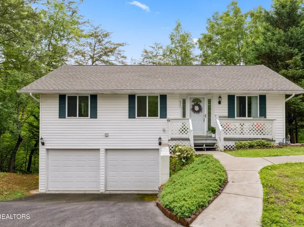 635 W Gold Dust Dr, Pigeon Forge, TN 37863