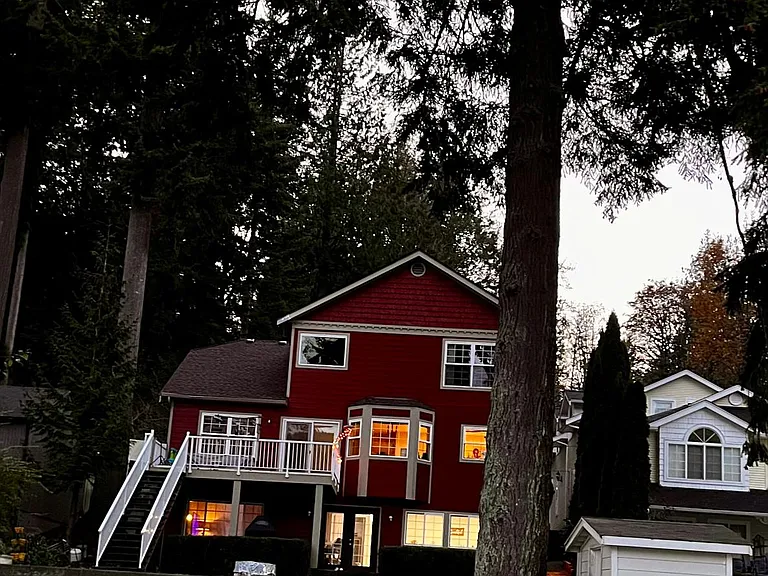 3 story house. This rental is for ground/1st floor