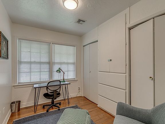 3rd image of 1009 Idaho St