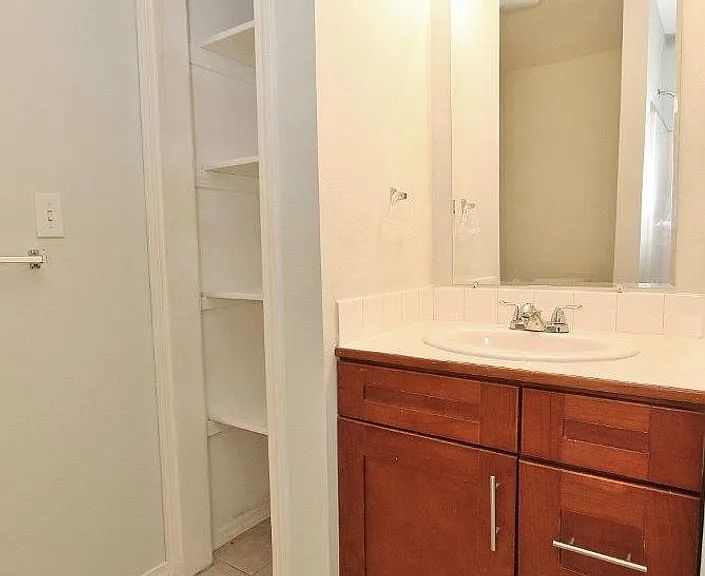 4016 Washington Ave — Photo 12