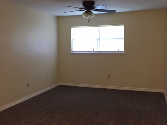 4th image of 2412 NW 41st St