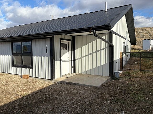 1st image of 387 Mqs Ln