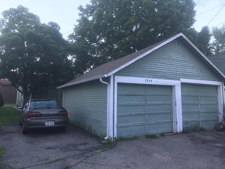 1304 Jackson St — Photo 2