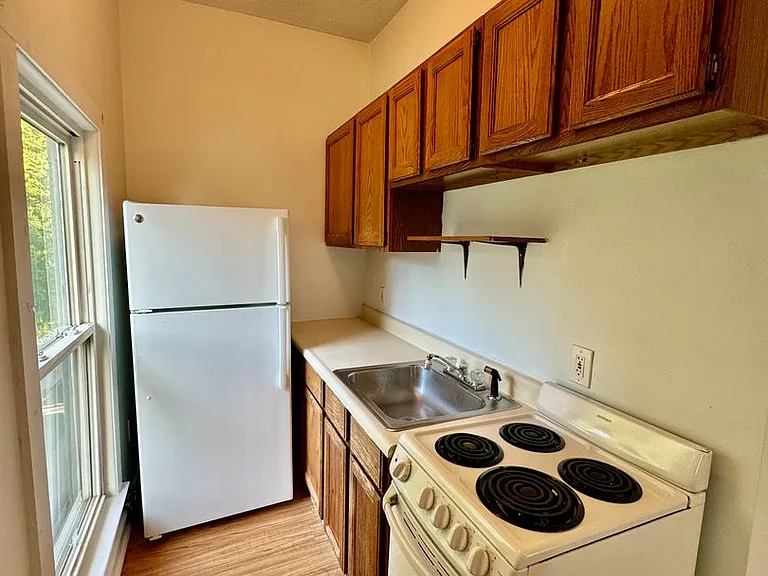 213 N Hamilton St — Photo 4