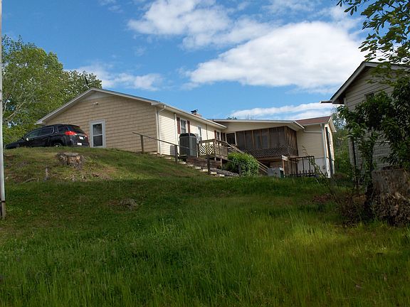 3rd image of 1671 Parkview Dr