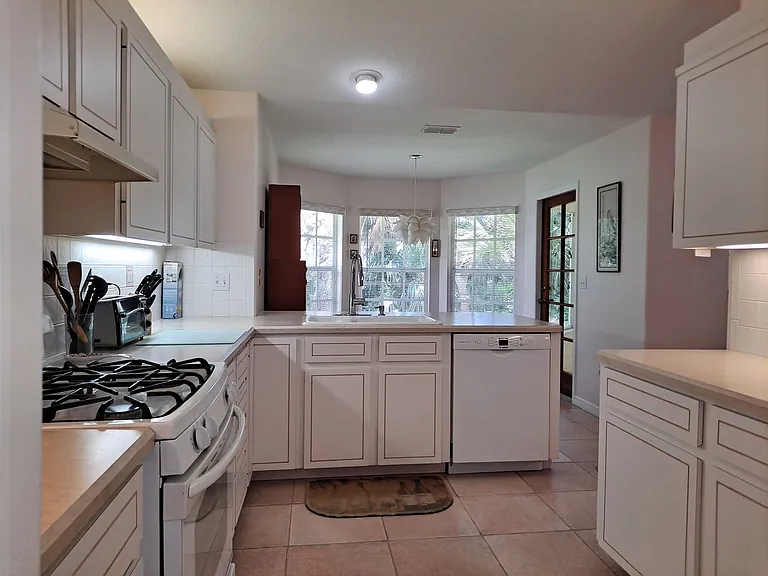 806 E 8th Ave — Photo 12