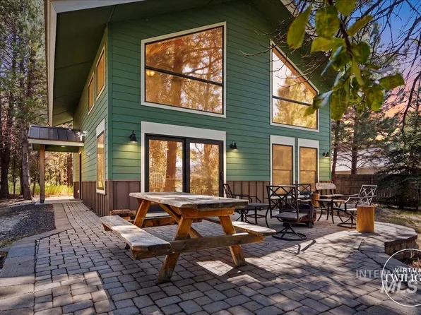 84 Golden Pl, Donnelly, ID 83615