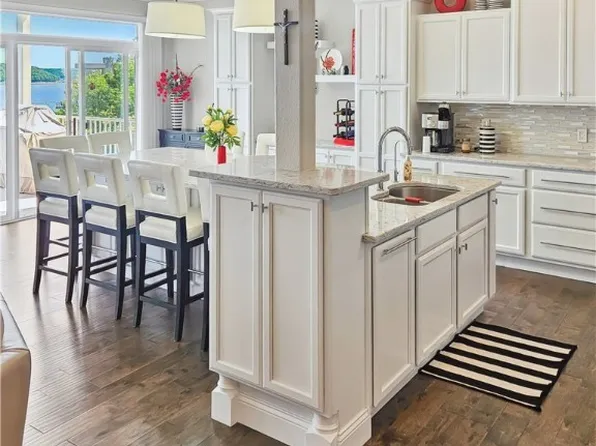 5450 Christopher Ln #326, Osage Beach, MO 65065