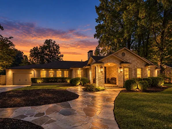 5179 Shady Grove Rd, Memphis, TN 38117