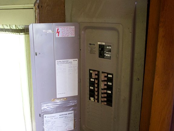 4th image of 2423 Snyder Ave