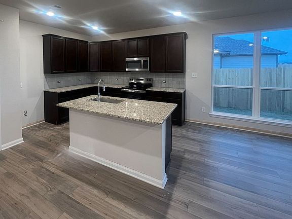 2nd image of 293 Harvest Lake Dr