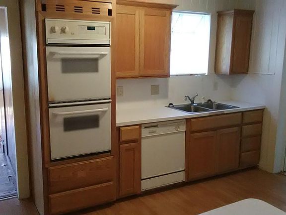 3rd image of 1298 Oak Dr