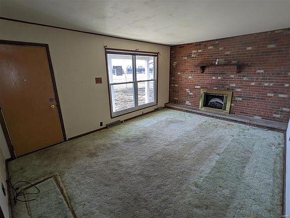 2nd image of 610 N Deneen St
