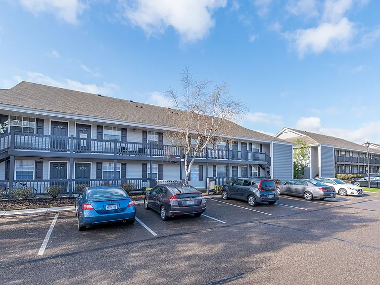 Kilborough Apartments — Photo 12