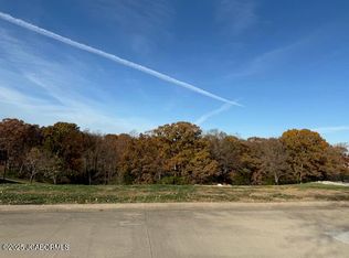 2043 Sterling Ridge Dr, Holts Summit, MO 65043