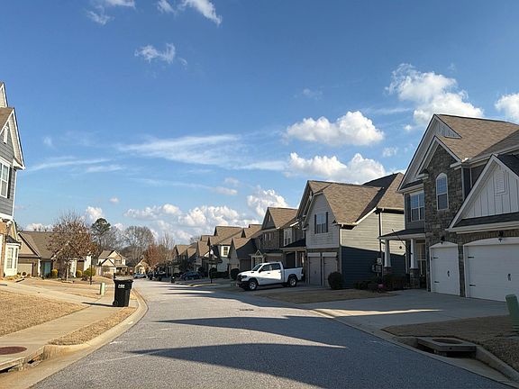5th image of 405 Hilburn Way