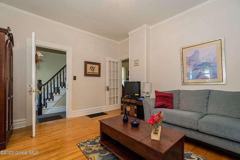 5th image of 511 Broadway