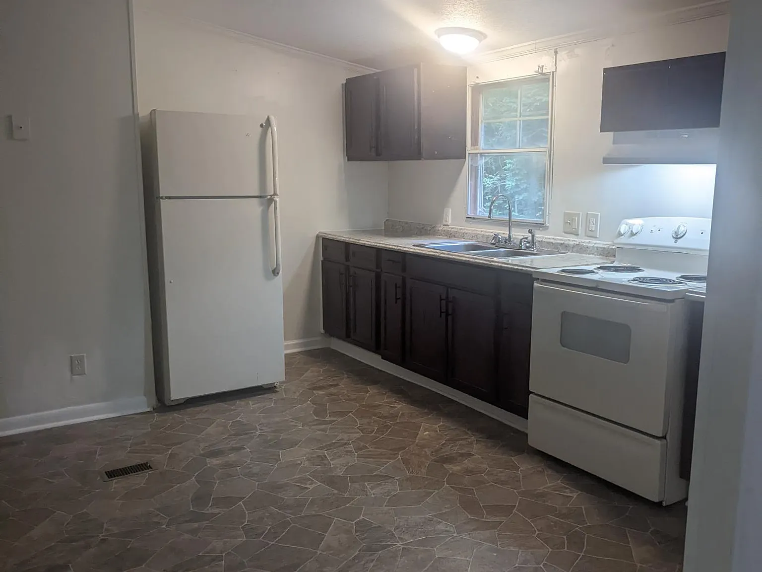 2304 Bell Ave — Photo 2