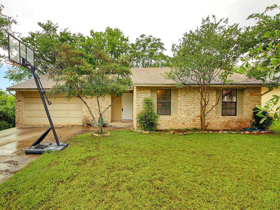1st image of 804 Garden Path Dr
