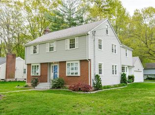 16 Stoneham Dr, West Hartford, CT 06117