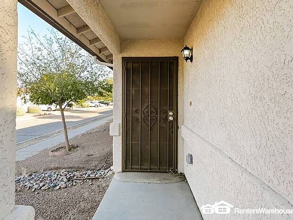 3rd image of 1656 W Mulholland Ct