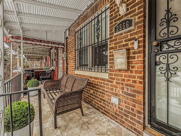 3rd image of 2556 Eastchester Road