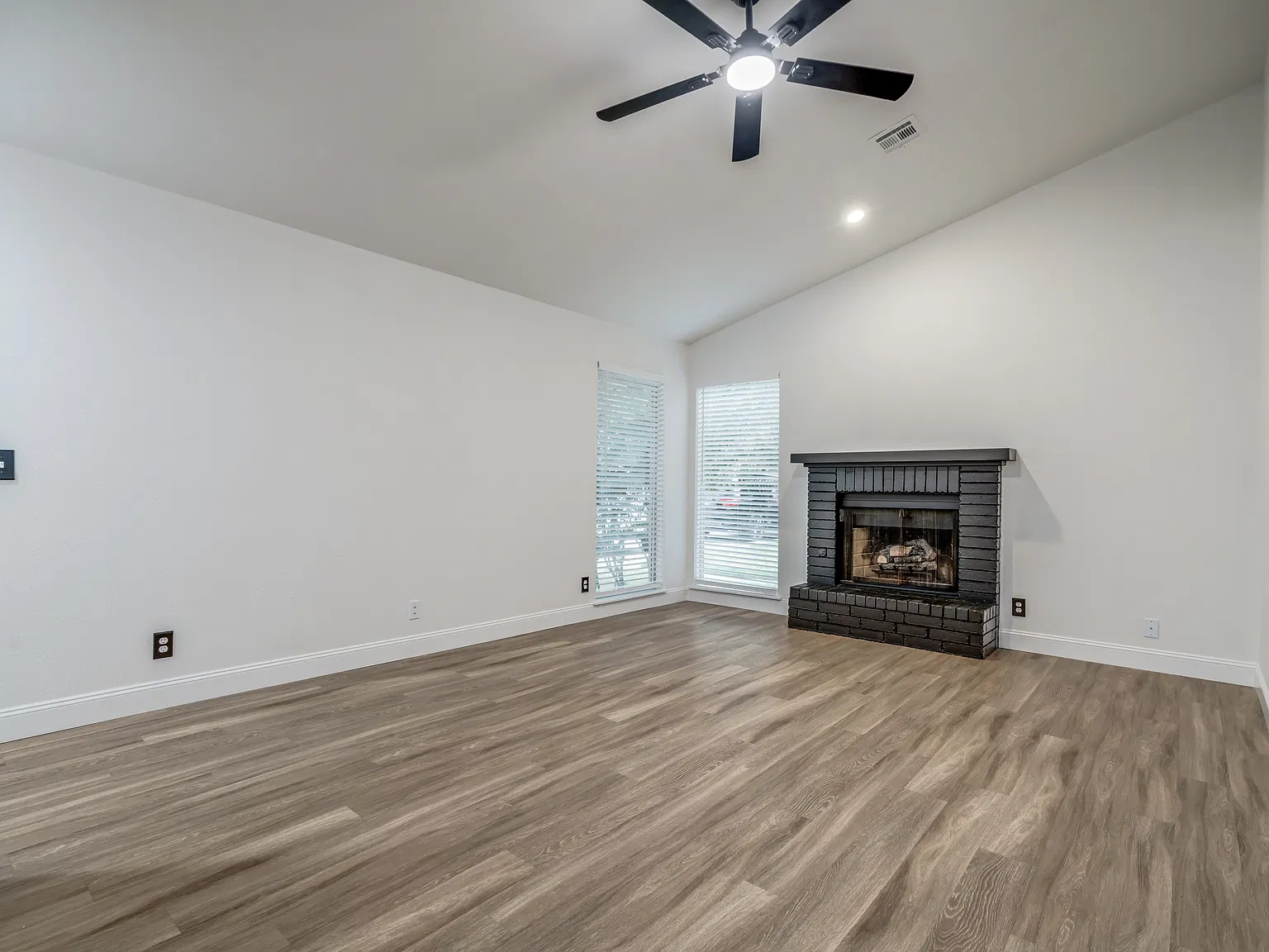 2 bed, 1.5 bath, 1183 sqft, $1,395 — Photo 3