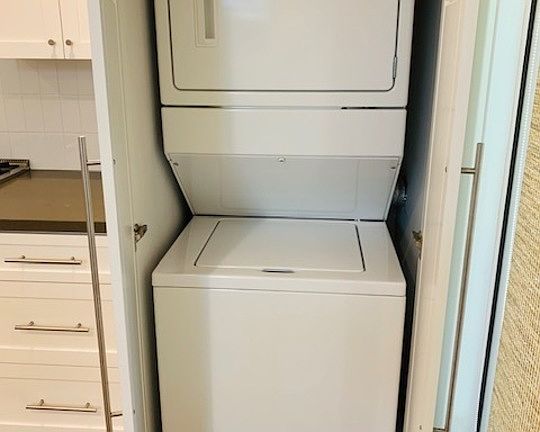 5th image of 1023 Bay St