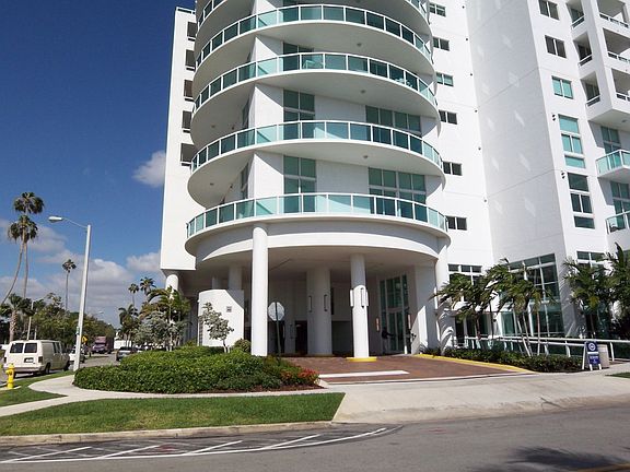 2nd image of 1800 N Bayshore Dr APT 401