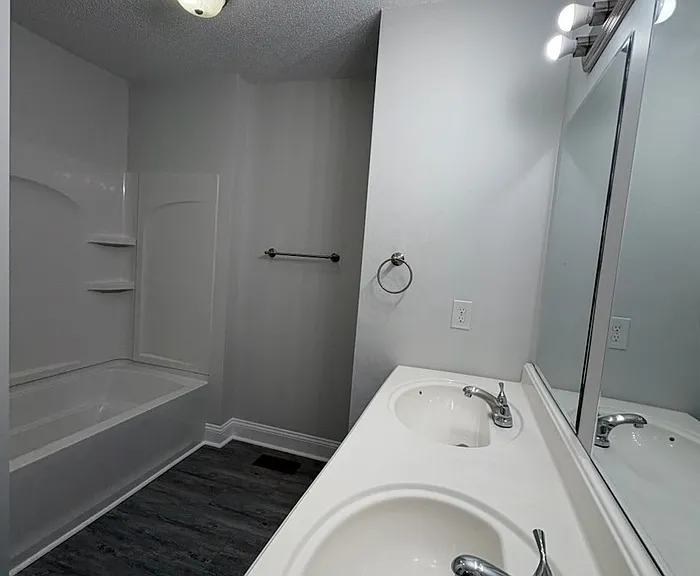 614 N Wilson St — Photo 11