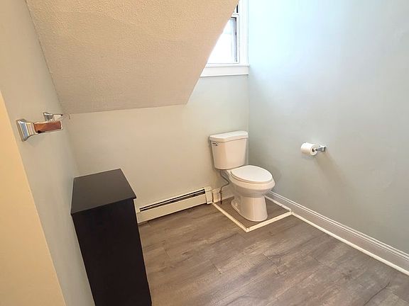 5th image of 10-12 Evaleen St #3R