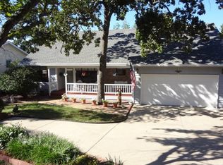 28 Redbud Ln, Kimberling City, MO 65686