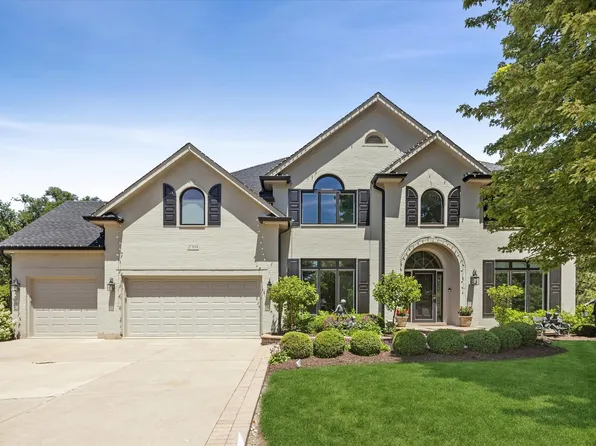 2S351 Chaucer Ct, Glen Ellyn, IL 60137