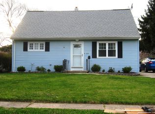 210 Woodpecker Ln, Mount Holly, NJ 08060