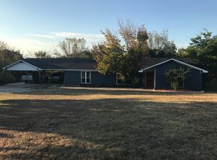 121 Colonial Pkwy, Burleson, TX 76028