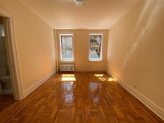 4th image of 4115 46th St APT 4H