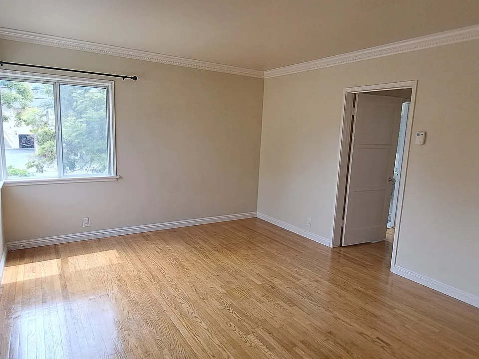 2919 1/2 Rowena Ave #2919-1/2