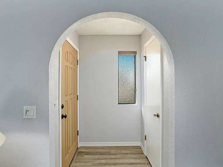 2557 Sunkentree Dr — Photo 6