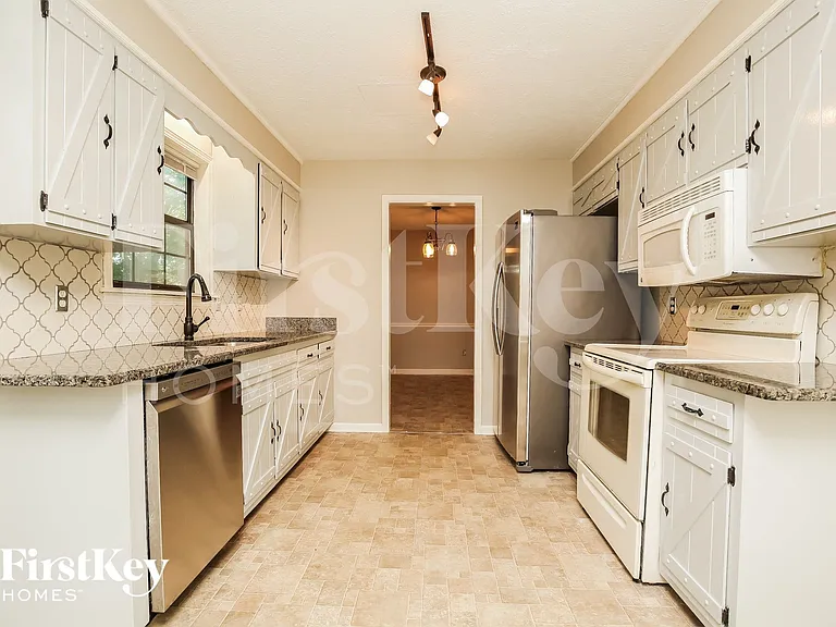 1011 Wildwood St — Photo 6