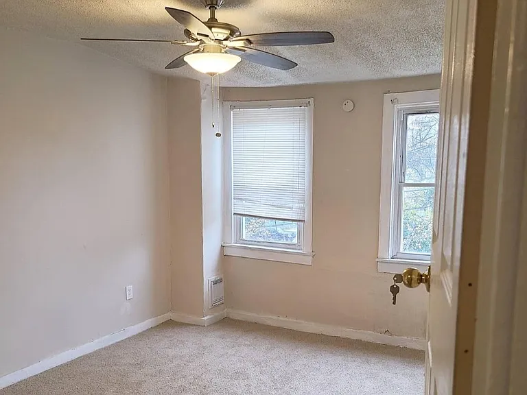 1539 Homestead St — Photo 6