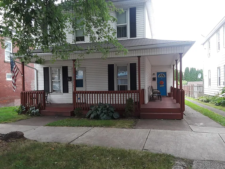 416 E 3rd St — Photo 1