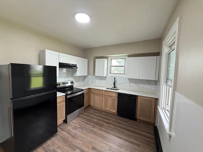 871 Horton St — Photo 5