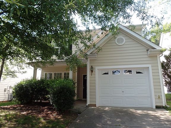 1005 Red Hat Front Exterior 2