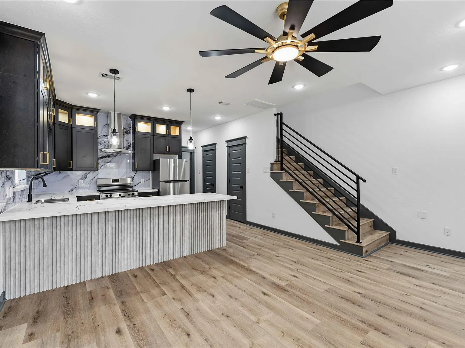 3 bed, 2.5 bath, 1260 sqft, $667 — Photo 4